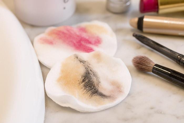 Sleeping With Your Makeup On? 7 Good Reasons To Remove It First