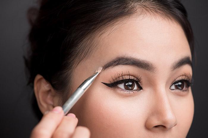 Take a Brow: How to Achieve the Perfect Brow With Pencil or Powder