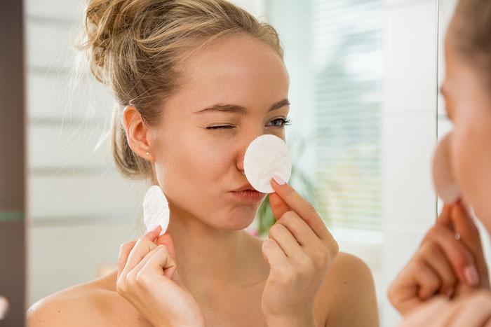 How to Layer Your Skin Care Products in the Right Order