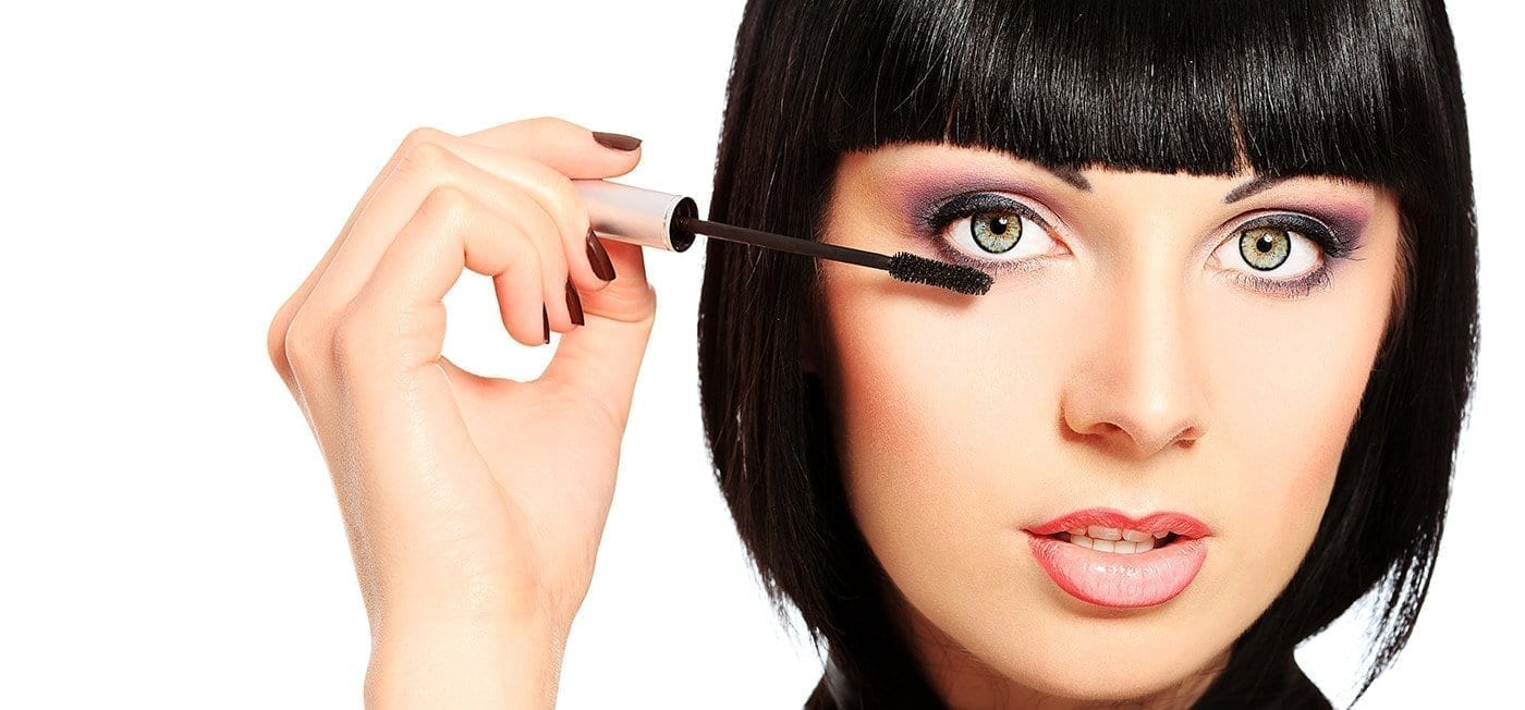 Applying Eyeliner to Match Your Eye Shape